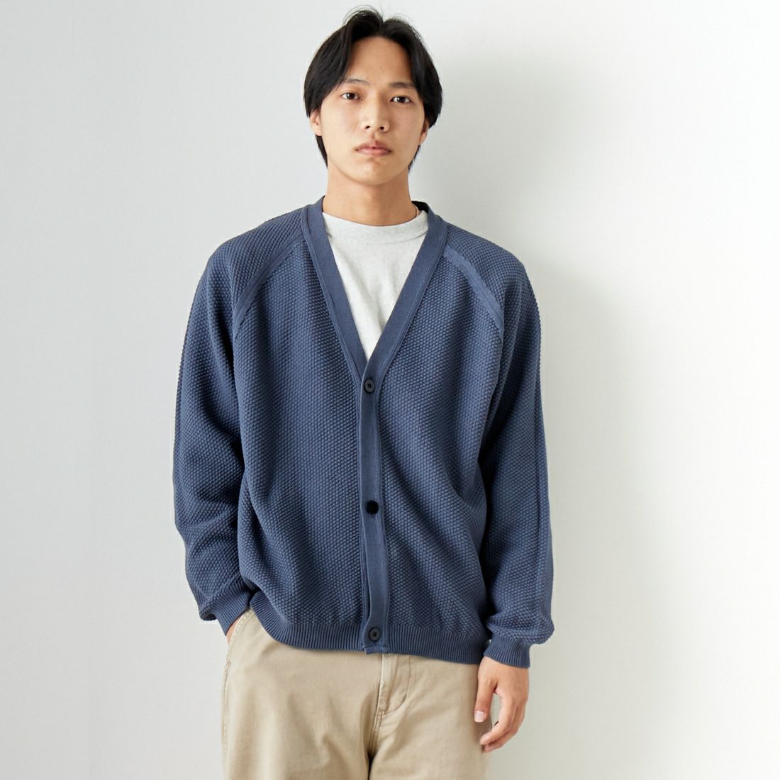 STILL BY HAND [スティルバイハンド] コットンカーディガン [KN03241] SLATE BLUE &&モデル身長：179cm 着用サイズ：48&&