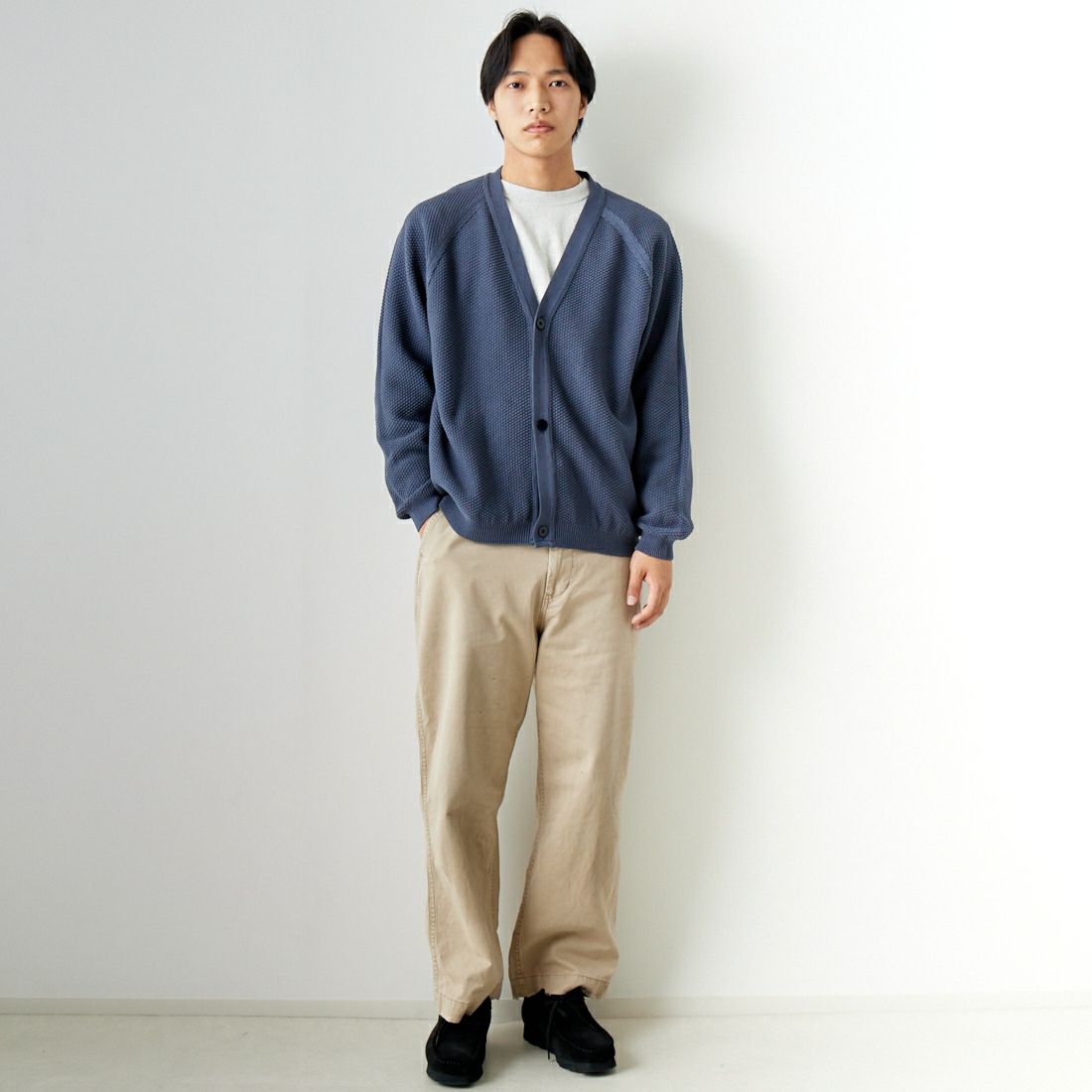 STILL BY HAND [スティルバイハンド] コットンカーディガン [KN03241] SLATE BLUE &&モデル身長：179cm 着用サイズ：48&&