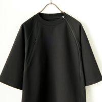 White Mountaineering [ホワイトマウンテニアリング] サイドジップTシャツ  [BK2471502]｜ジーンズファクトリー公式通販サイト - JEANS FACTORY Online Shop