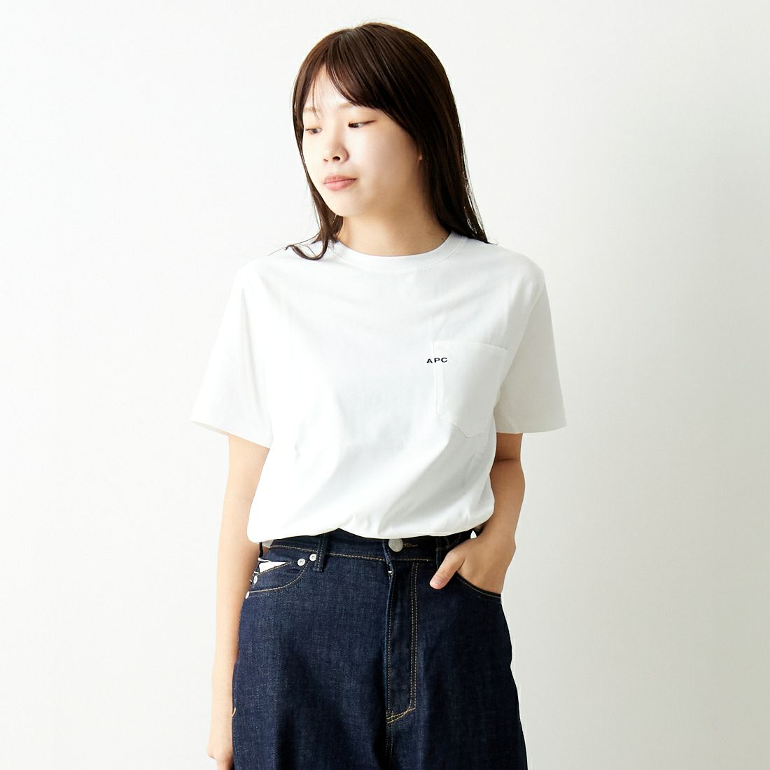 A.P.C. [アー・ペー・セー] ポケットTシャツ [POCKET-EMB-T] 90 BLANC &&モデル身長：167cm 着用サイズ：XS&&