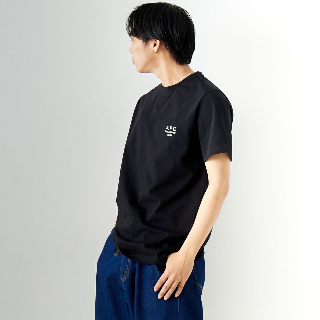 A.P.C. [アー・ペー・セー] RAYMOND Tシャツ [T-SHIRT-RAYMOND] 96 NOIR &&モデル身長：179cm 着用サイズ：L&&