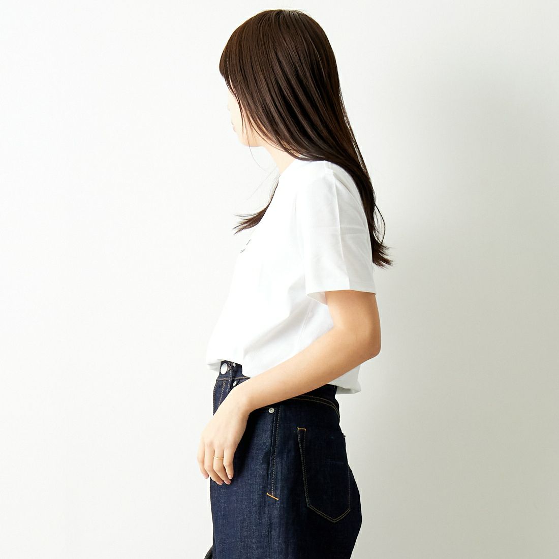 A.P.C. [アー・ペー・セー] RUE MADAMEプリントTシャツ [PETITE-RUE-MADAME] 90 BLANC &&モデル身長：167cm 着用サイズ：XS&&