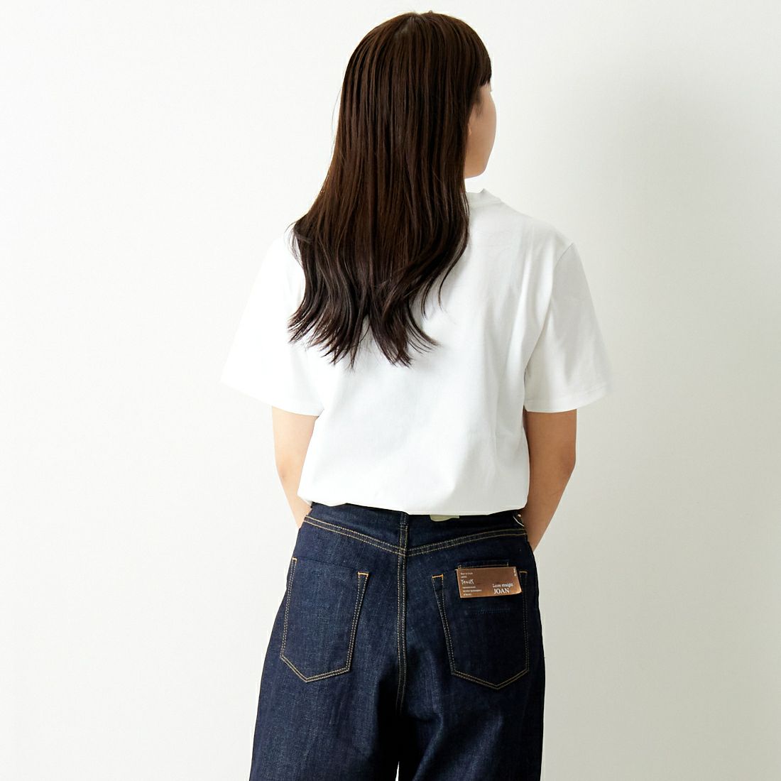 A.P.C. [アー・ペー・セー] RUE MADAMEプリントTシャツ [PETITE-RUE-MADAME] 90 BLANC &&モデル身長：167cm 着用サイズ：XS&&