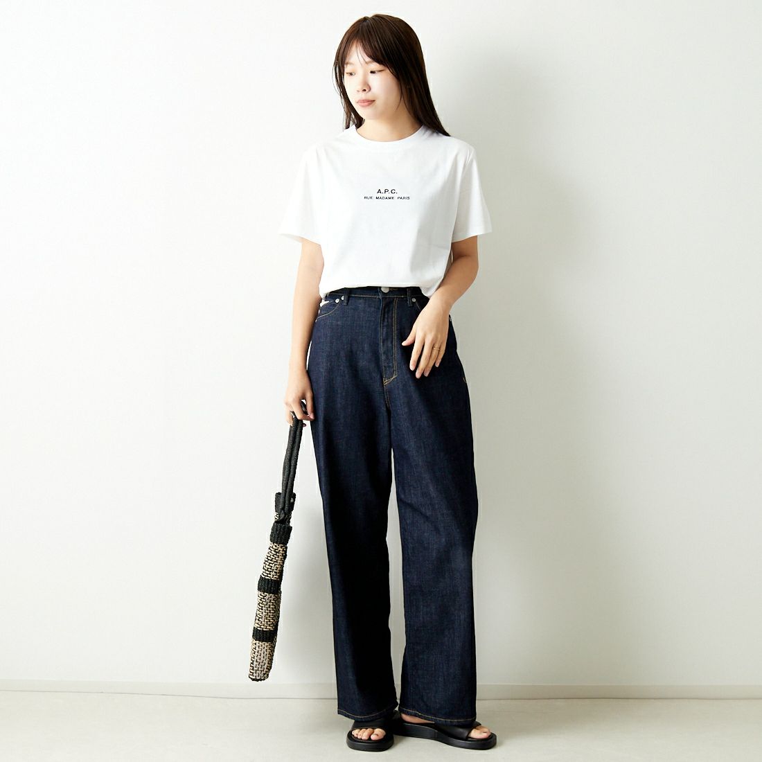 A.P.C. [アー・ペー・セー] RUE MADAMEプリントTシャツ [PETITE-RUE-MADAME] 90 BLANC &&モデル身長：167cm 着用サイズ：XS&&