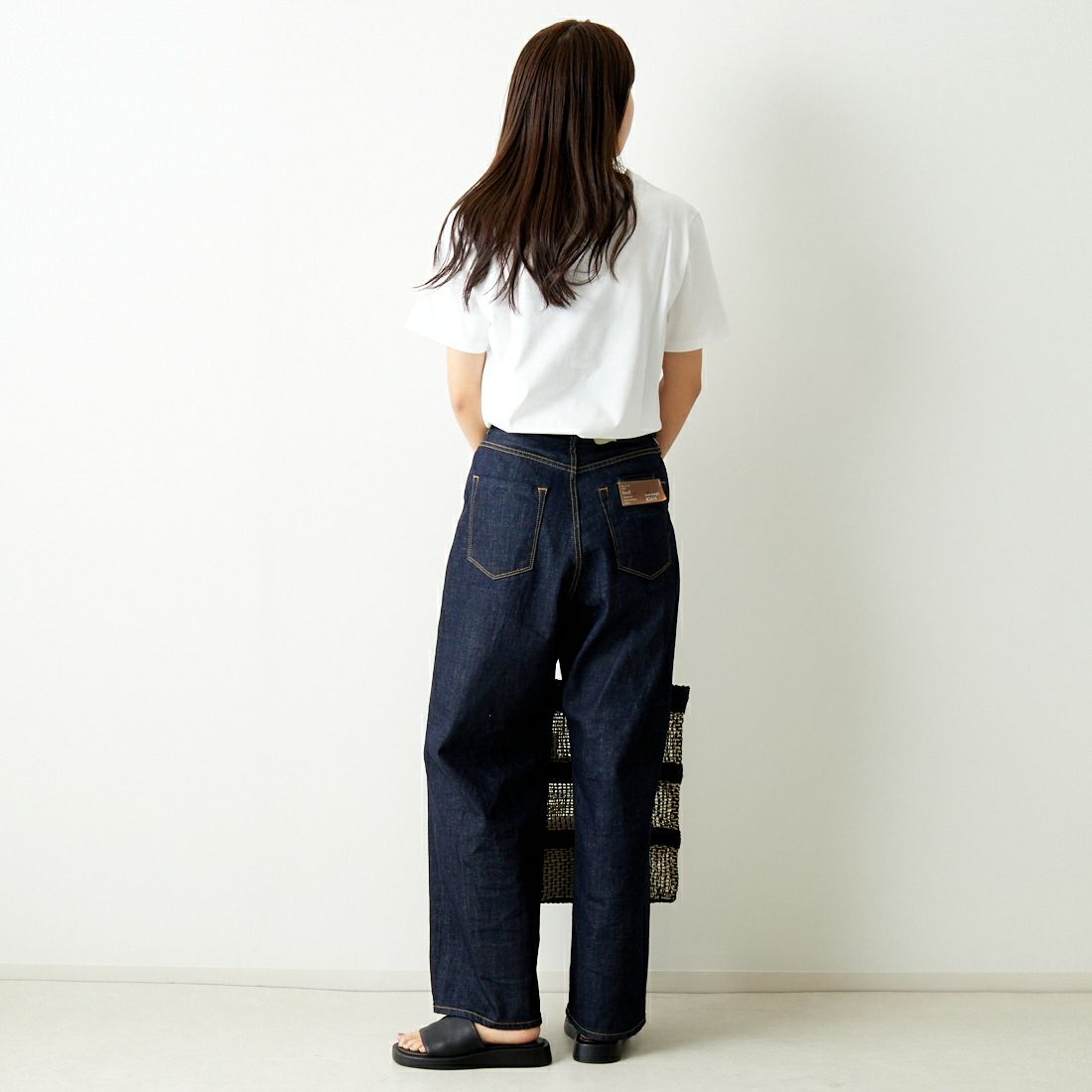 A.P.C. [アー・ペー・セー] RUE MADAMEプリントTシャツ [PETITE-RUE-MADAME] 90 BLANC &&モデル身長：167cm 着用サイズ：XS&&