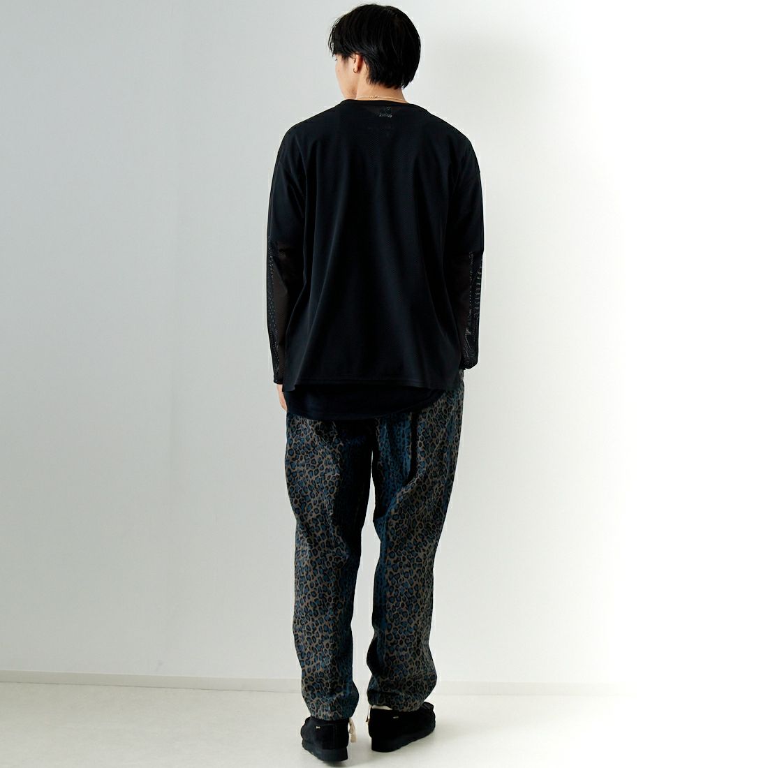 South2West8 [サウスツーウエストエイト] メッシュクルーネックシャツ [OT608] D BLACK &&モデル身長：179cm 着用サイズ：M&&