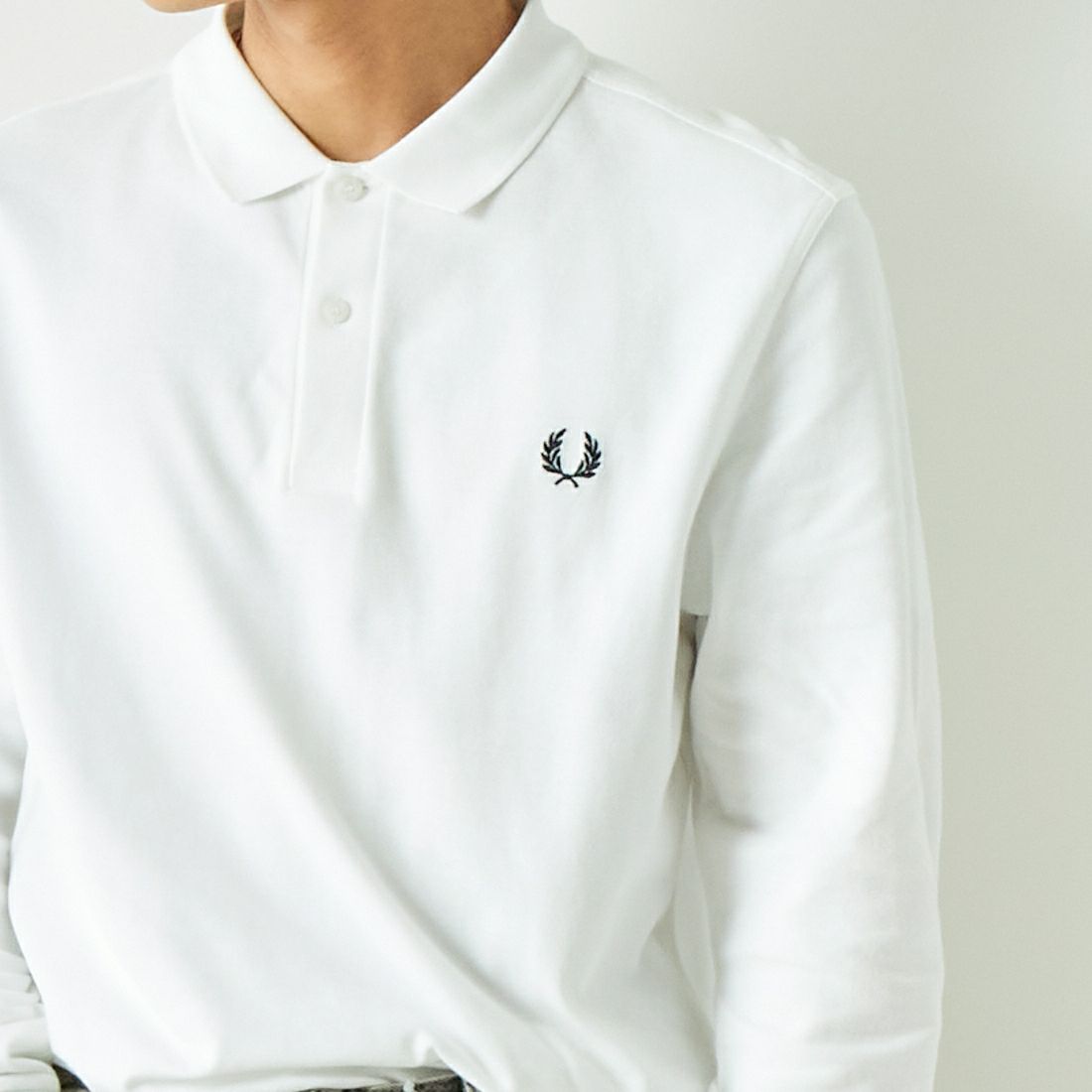 FRED PERRY [フレッドペリー] フレッドペリーポロシャツ [M6006] 100 WHITE &&モデル身長：179cm 着用サイズ：L&&