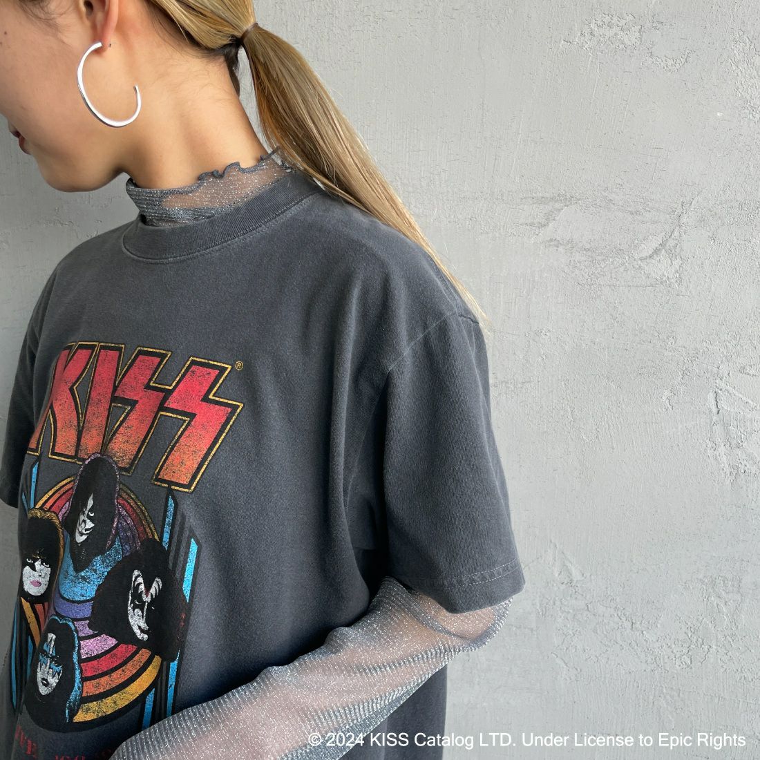 GOOD ROCK SPEED [グッドロックスピード] 別注 KISS ロックプリントTシャツ [INTN-010-JF] CHARCOAL&&モデル身長：156cm　着用サイズ：F&&