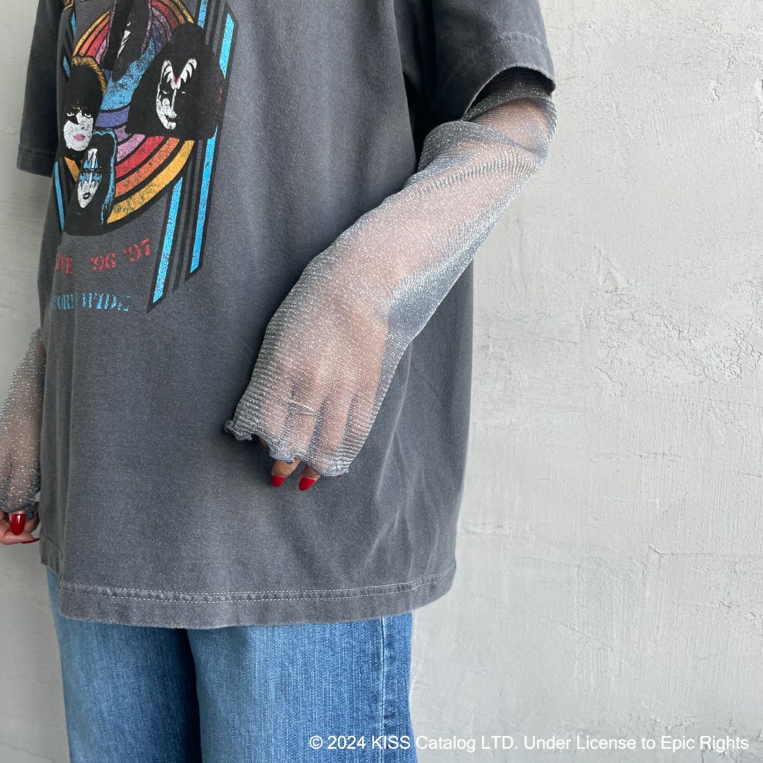 GOOD ROCK SPEED [グッドロックスピード] 別注 KISS ロックプリントTシャツ [INTN-010-JF] CHARCOAL&&モデル身長：156cm　着用サイズ：F&&
