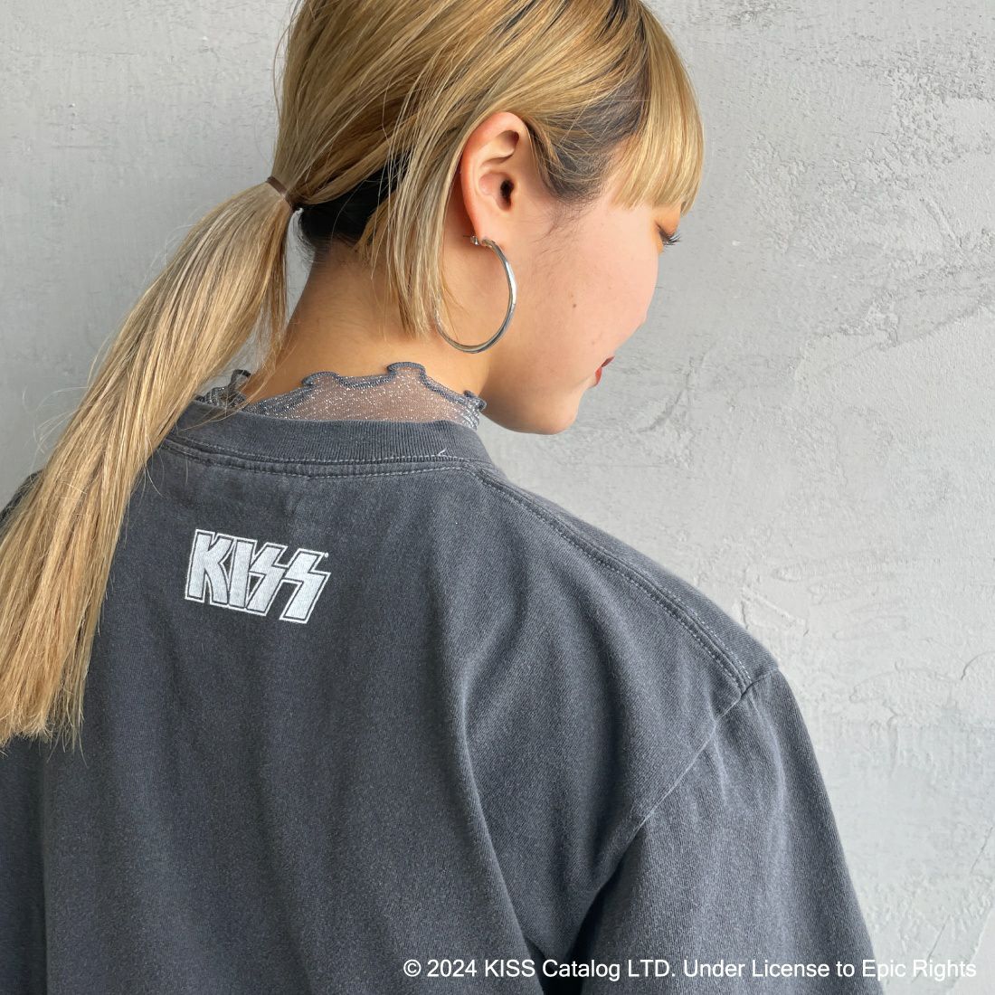 GOOD ROCK SPEED [グッドロックスピード] 別注 KISS ロックプリントTシャツ [INTN-010-JF] CHARCOAL&&モデル身長：156cm　着用サイズ：F&&