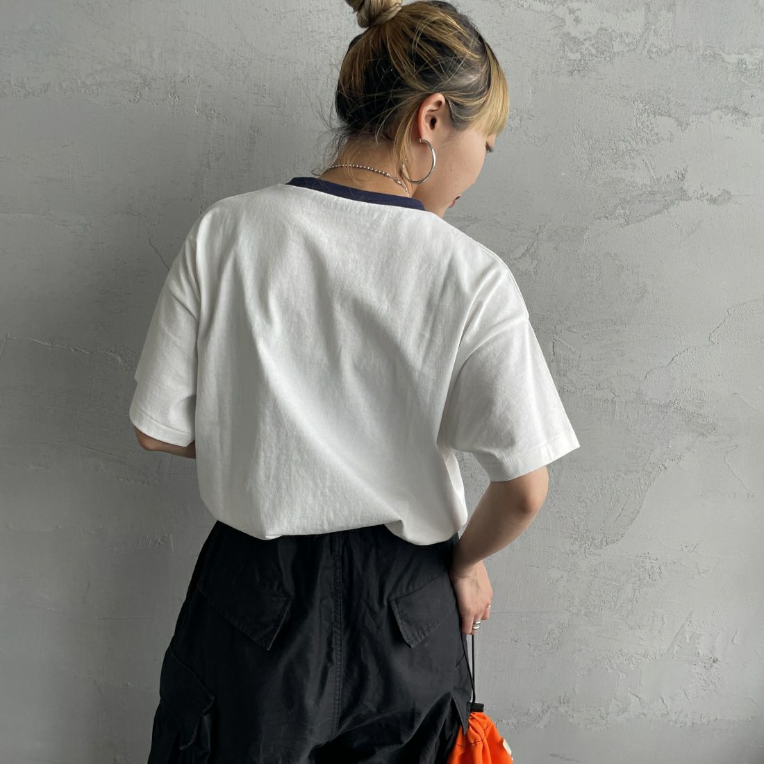HANDTEX [ハンドテックス] 別注 スーベニアプリントTシャツ [HT6-CST-IN4-JF] SURF &&モデル身長：156cm 着用サイズ：F&&