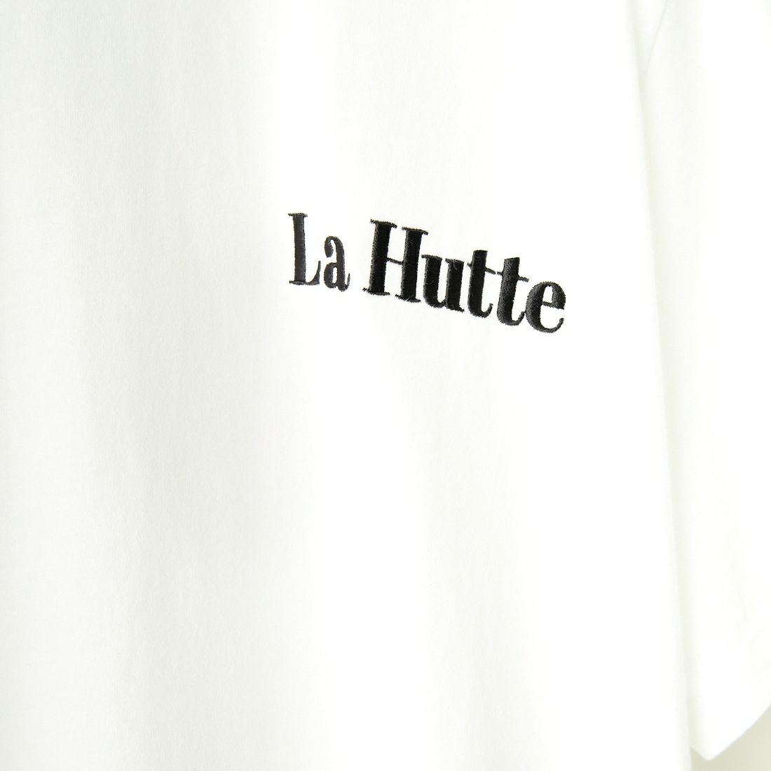 La Hutte [ラ・ユット] 別注 ショート丈 バックプリントTシャツ [LH1-CST-IN4-4-JF] WHITE