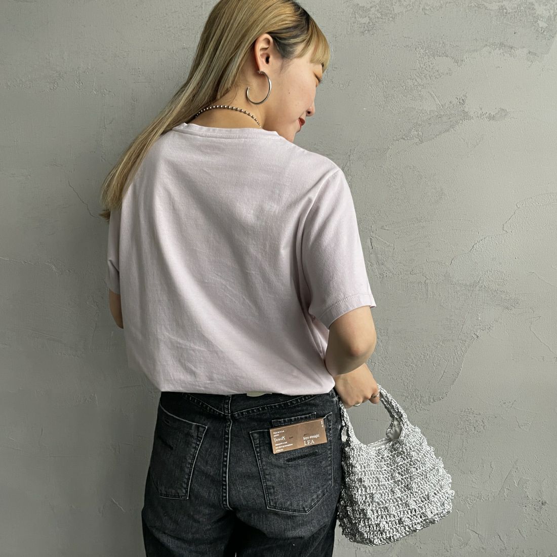 La Hutte [ラ・ユット] 別注 ショート丈 ロゴプリントTシャツ [LH1-CST-IN4-2-JF] GRAY &&モデル身長：156cm 着用サイズ：F&&