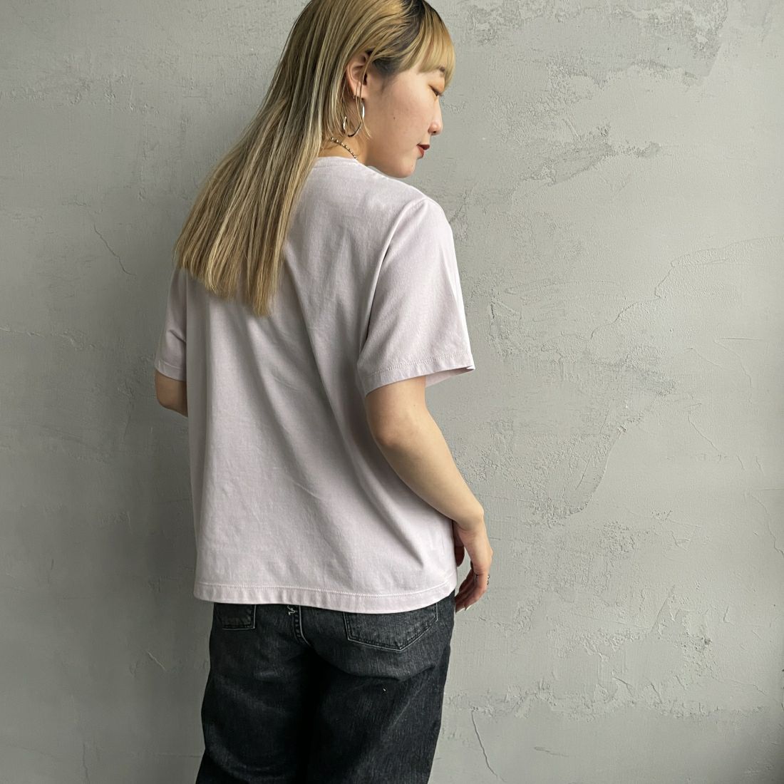 La Hutte [ラ・ユット] 別注 ショート丈 ロゴプリントTシャツ [LH1-CST-IN4-2-JF] GRAY &&モデル身長：156cm 着用サイズ：F&&