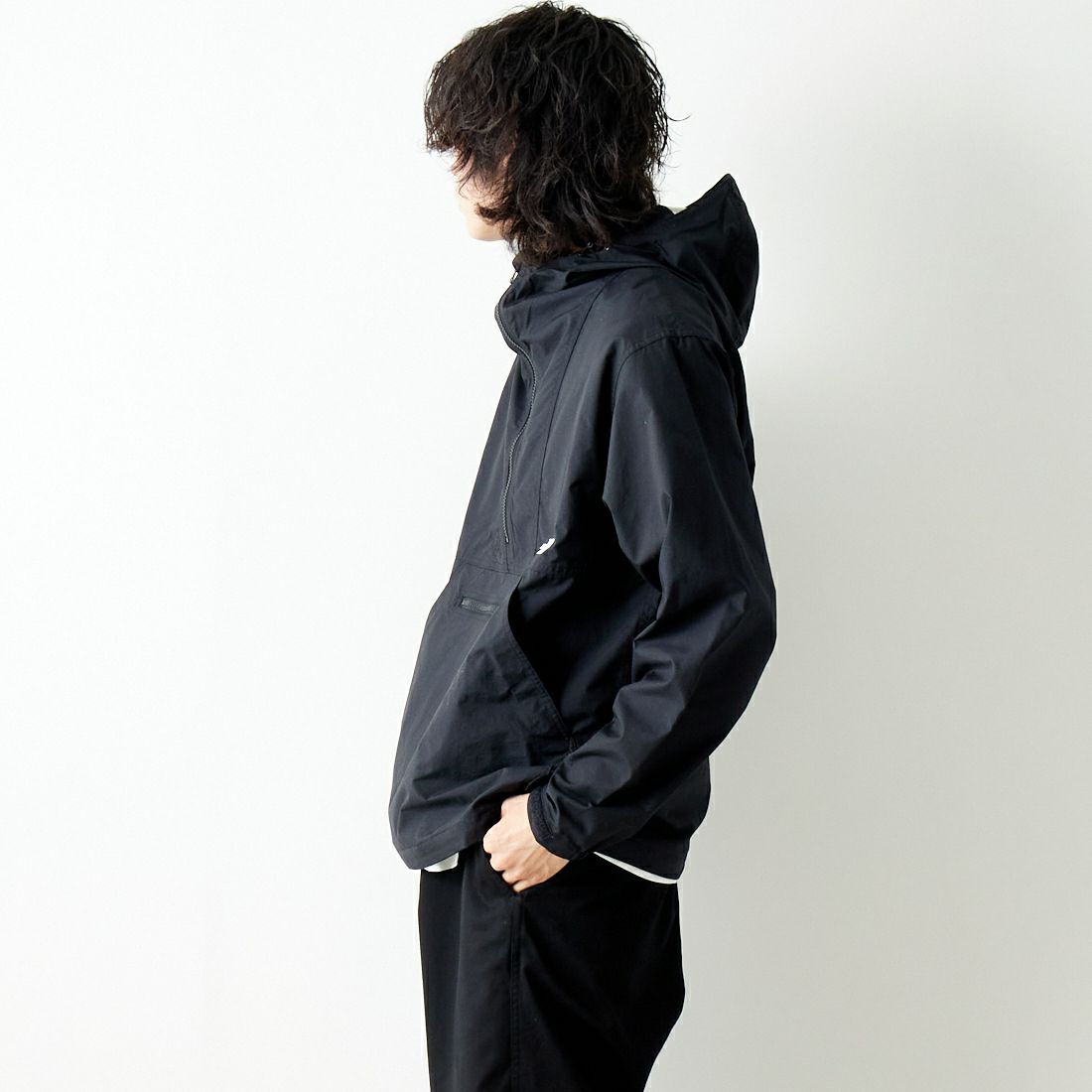 THE NORTH FACE [ザ ノースフェイス] コンパクトアノラック [NP22333] K &&モデル身長：182cm 着用サイズ L&&