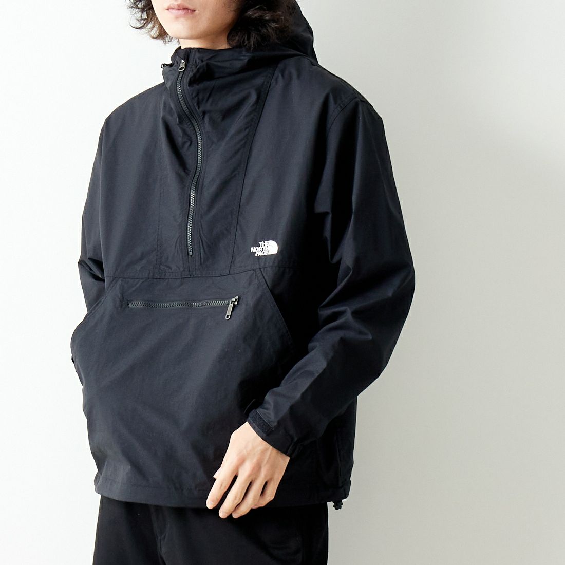 THE NORTH FACE [ザ ノースフェイス] コンパクトアノラック [NP22333] K &&モデル身長：182cm 着用サイズ L&&