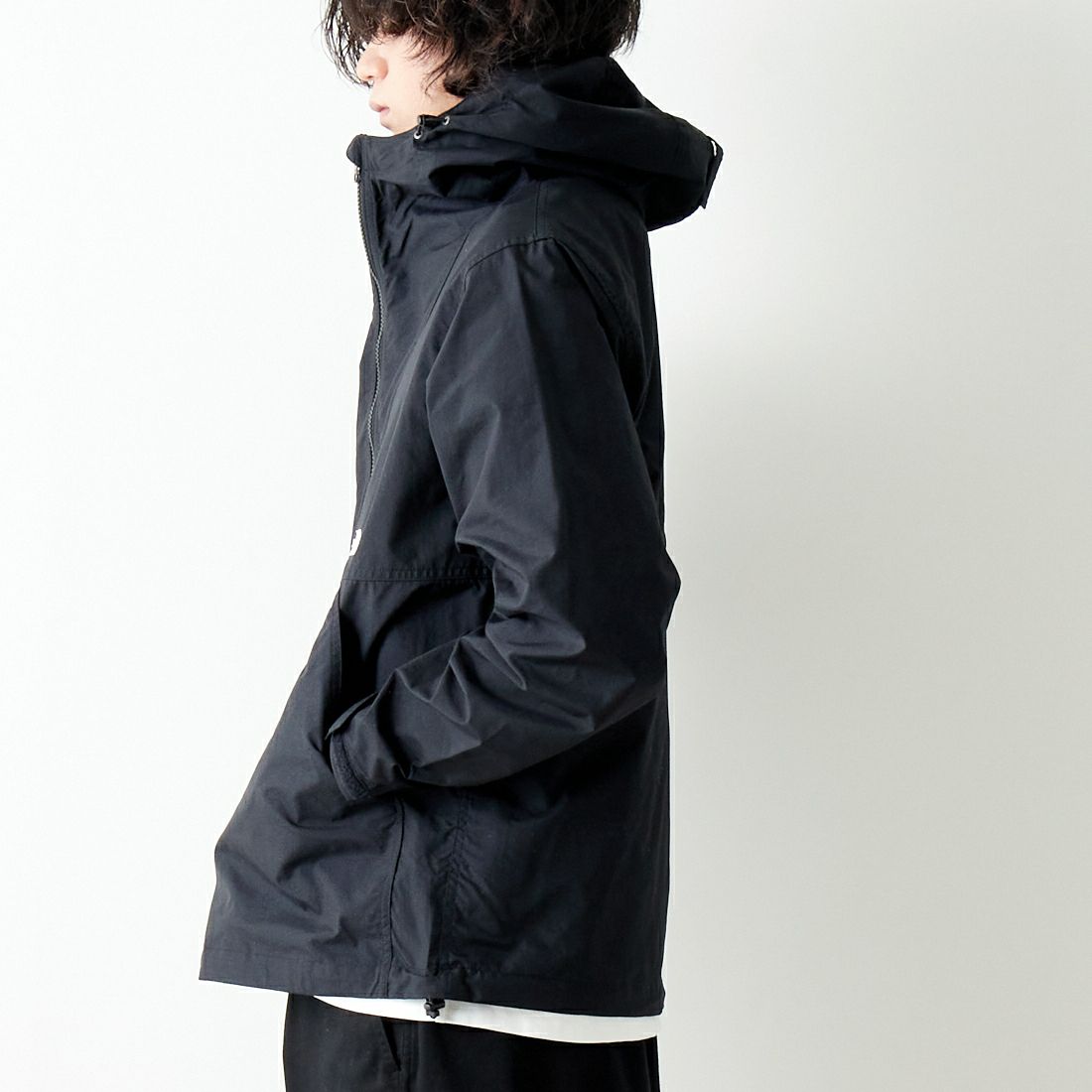 THE NORTH FACE [ザ ノースフェイス] コンパクトアノラック [NP22333] K &&モデル身長：182cm 着用サイズ L&&