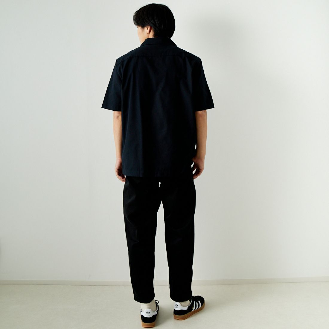 FRED PERRY [フレッドペリー] テープディティール リビアカラーシャツ [M7768] 102 BLACK &&モデル身長：179cm 着用サイズ：L&&