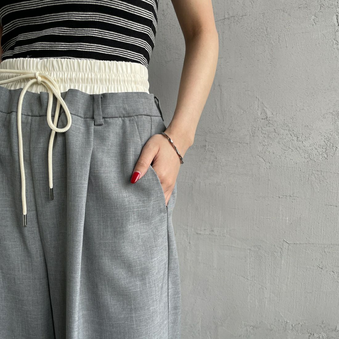 Jeans Factory Clothes [ジーンズファクトリークローズ] ダブルウエストパンツ [21241061] 001 Lｸﾞﾚｰ &&モデル身長：156cm 着用サイズ：36&&