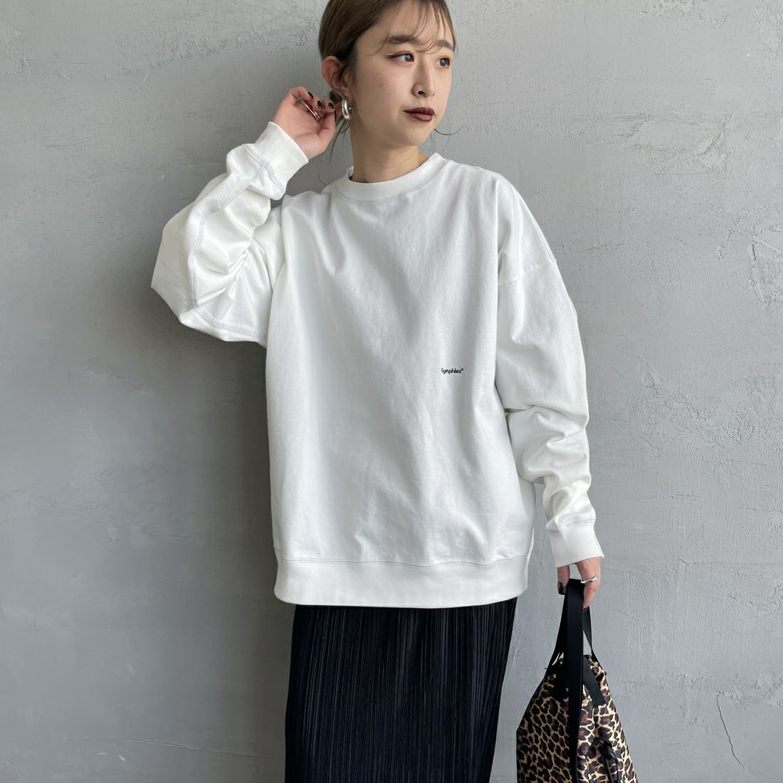 OFF WHITE&&モデル身長：150cm 着用サイズ：XS&&