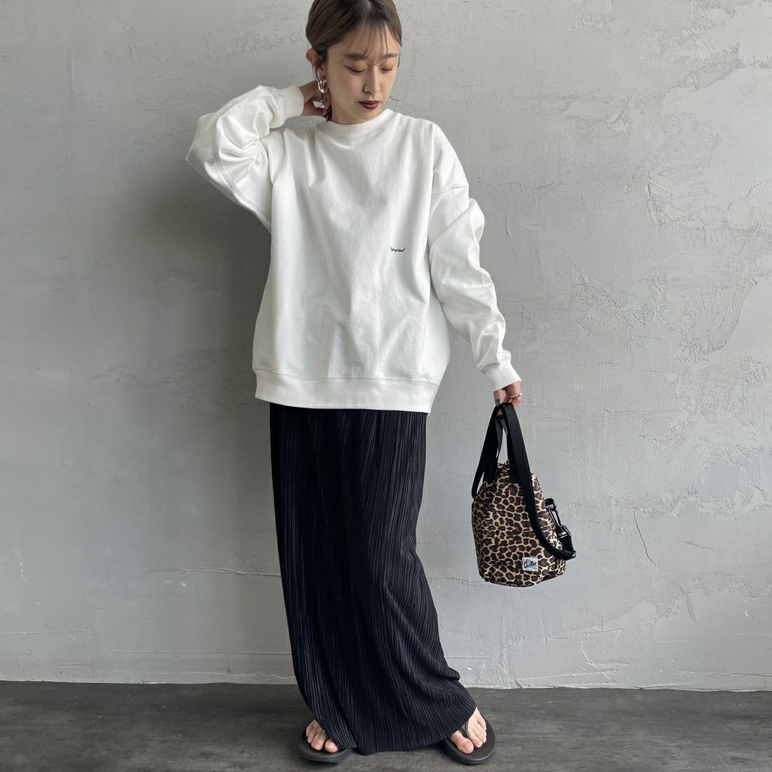 Gymphlex [ジムフレックス] ロゴ刺繍 ロングスリーブTシャツ [GY-C0102HWJ] OFF WHITE &&モデル身長：150cm 着用サイズ：XS&&