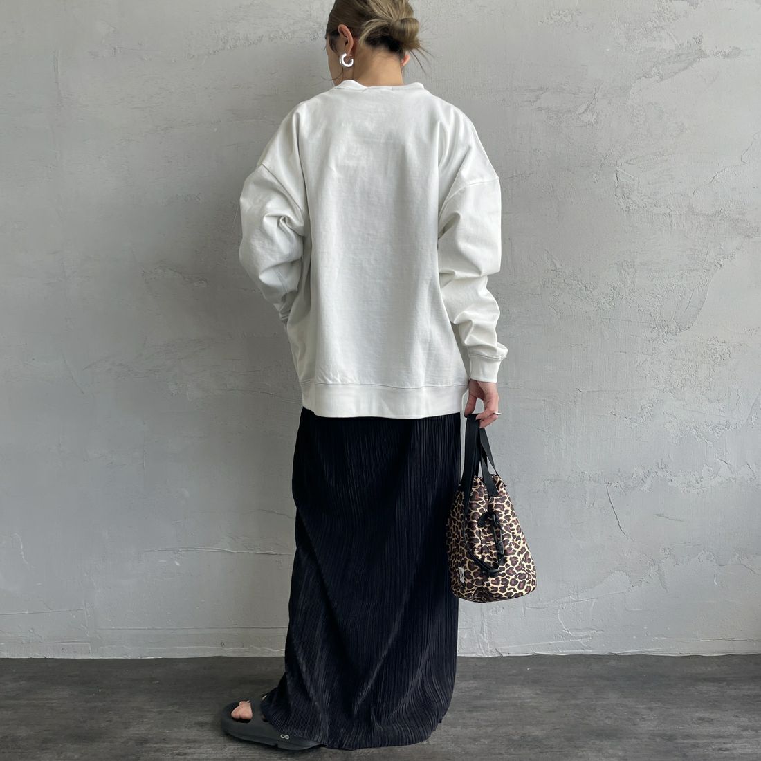 Gymphlex [ジムフレックス] ロゴ刺繍 ロングスリーブTシャツ [GY-C0102HWJ] OFF WHITE &&モデル身長：150cm 着用サイズ：XS&&