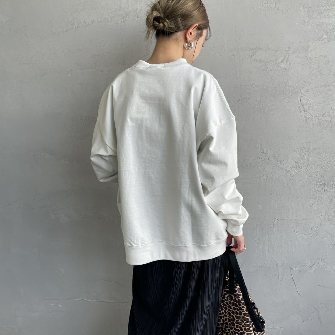 Gymphlex [ジムフレックス] ロゴ刺繍 ロングスリーブTシャツ [GY-C0102HWJ] OFF WHITE &&モデル身長：150cm 着用サイズ：XS&&