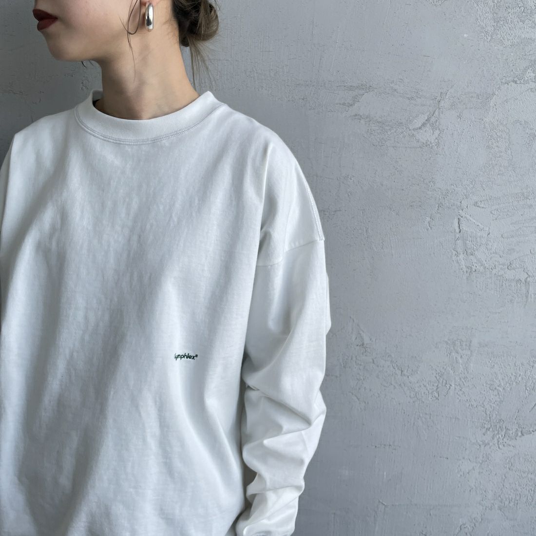Gymphlex [ジムフレックス] ロゴ刺繍 ロングスリーブTシャツ [GY-C0102HWJ] OFF WHITE &&モデル身長：150cm 着用サイズ：XS&&