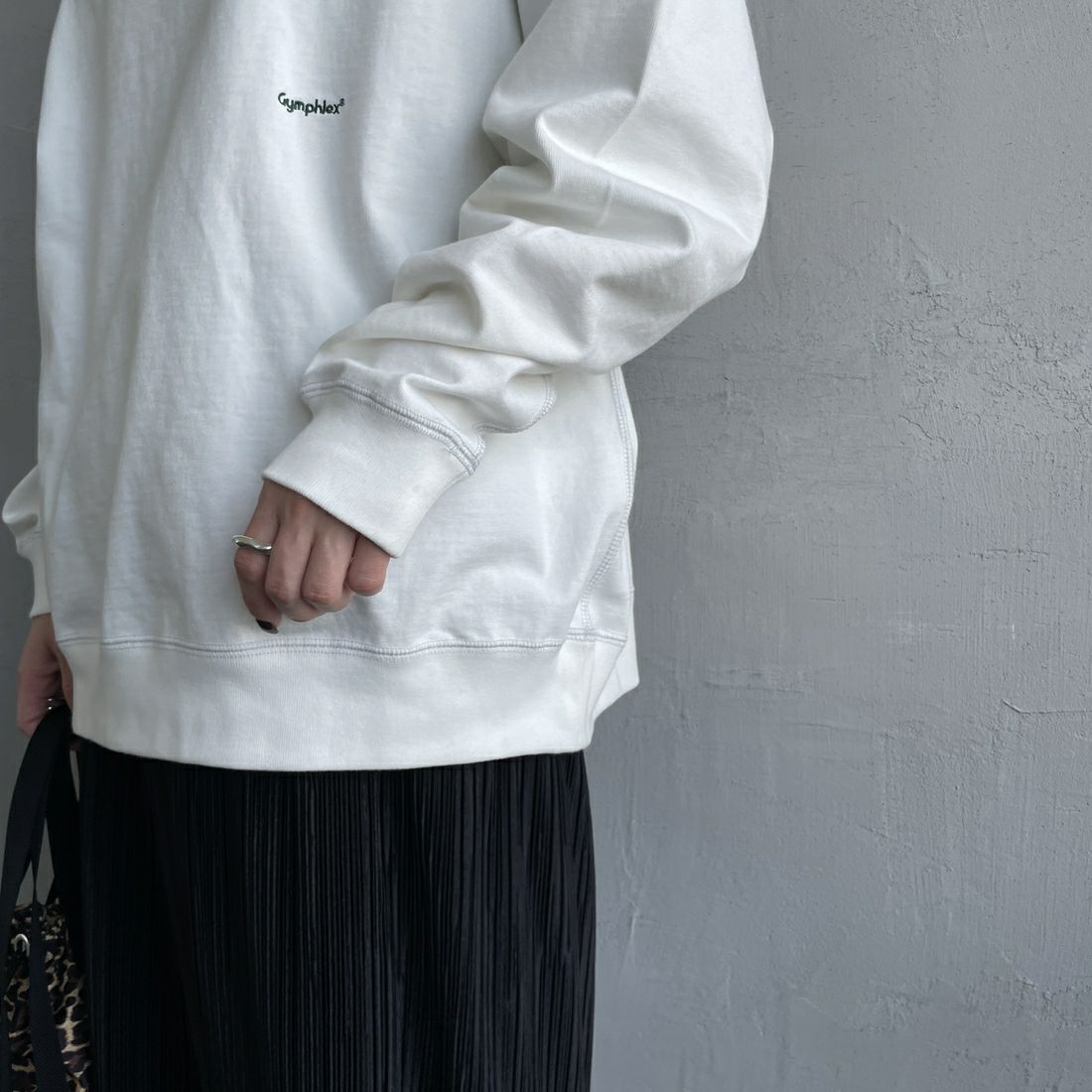Gymphlex [ジムフレックス] ロゴ刺繍 ロングスリーブTシャツ [GY-C0102HWJ] OFF WHITE &&モデル身長：150cm 着用サイズ：XS&&