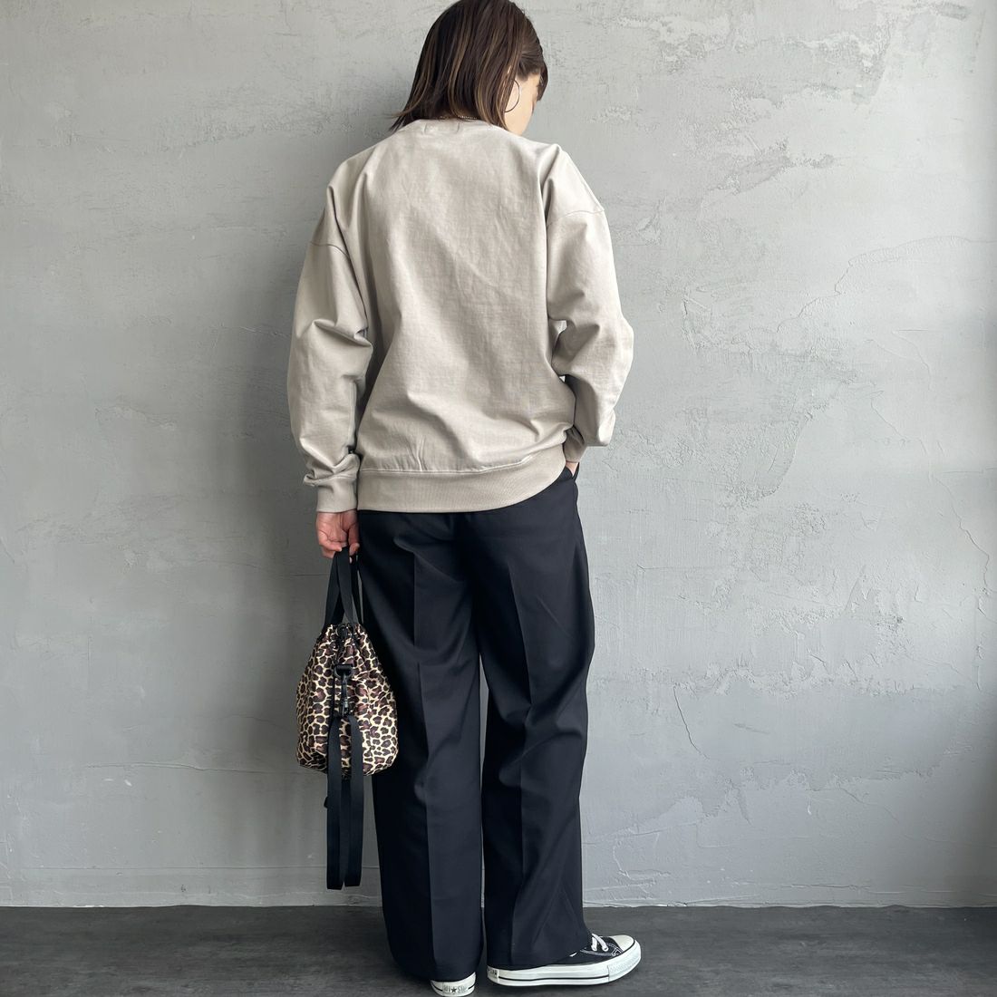 Gymphlex [ジムフレックス] ロゴ刺繍 ロングスリーブTシャツ [GY-C0102HWJ] GREIGE &&モデル身長：158cm 着用サイズ：XS&&