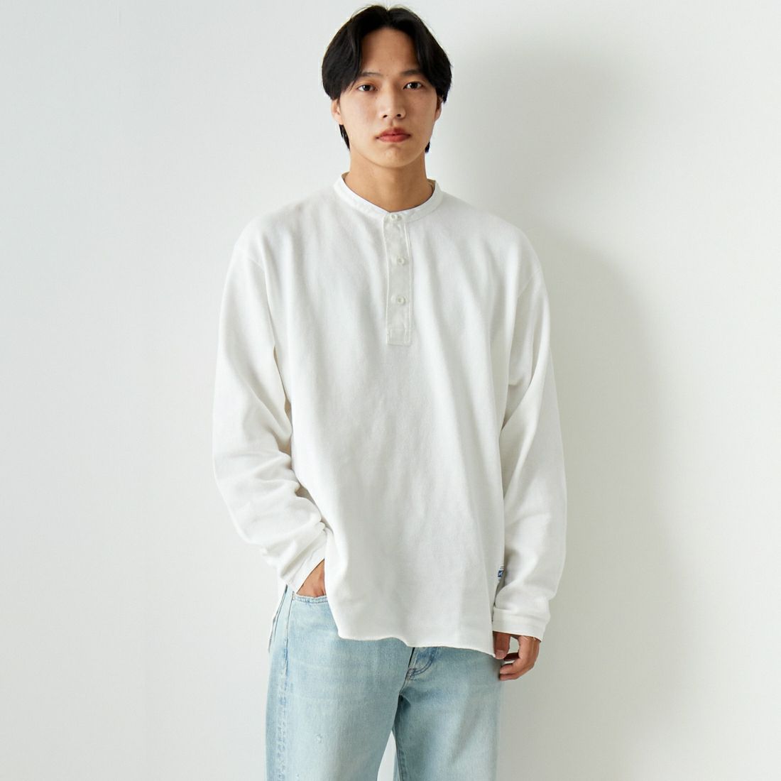 ARMY TWILL SANFORIZED [アーミーツイル サンフォライズド] モスステッチ スリーピングシャツ [AM-2413001] WHITE &&モデル身長：179cm 着用サイズ：L&&