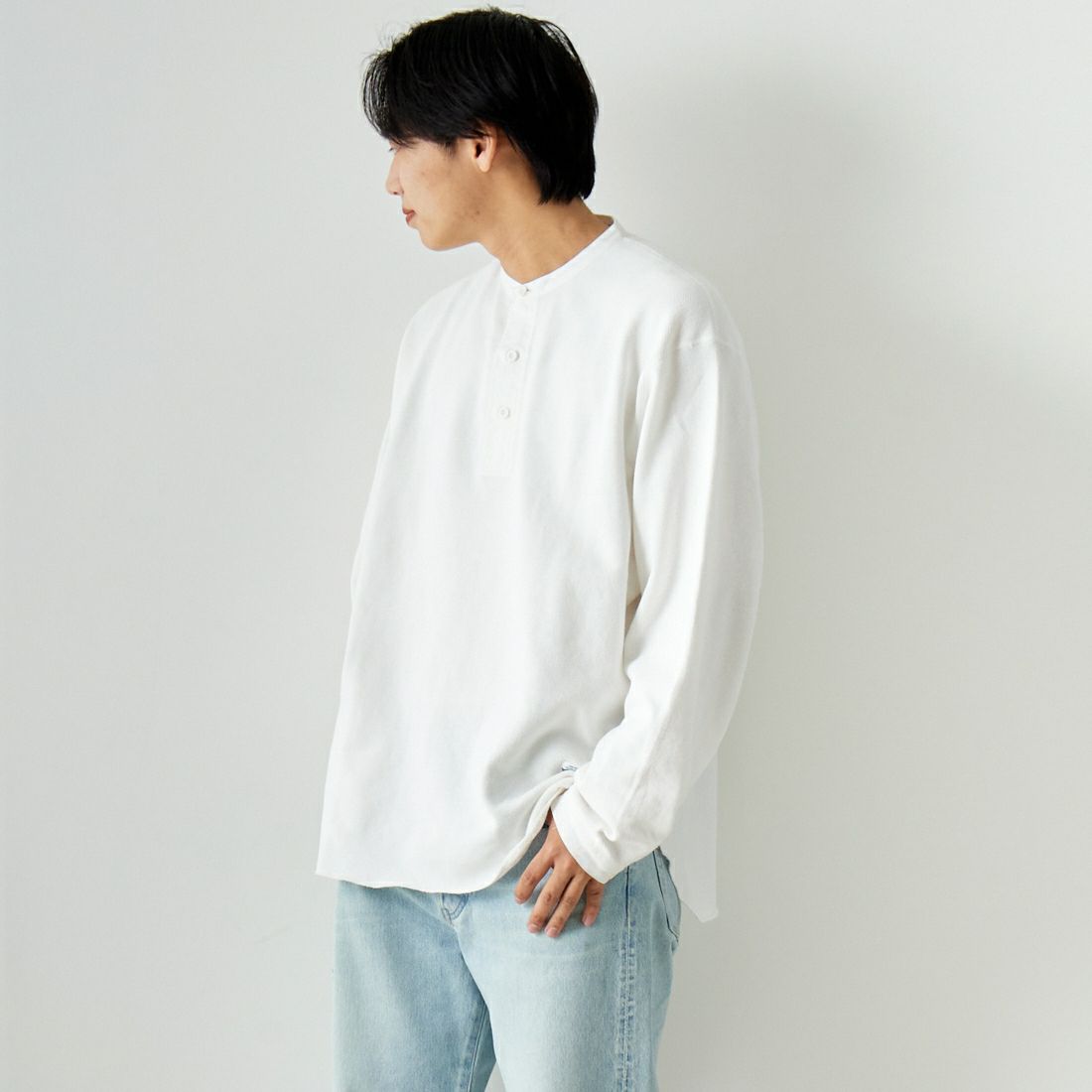 ARMY TWILL SANFORIZED [アーミーツイル サンフォライズド] モスステッチ スリーピングシャツ [AM-2413001] WHITE &&モデル身長：179cm 着用サイズ：L&&