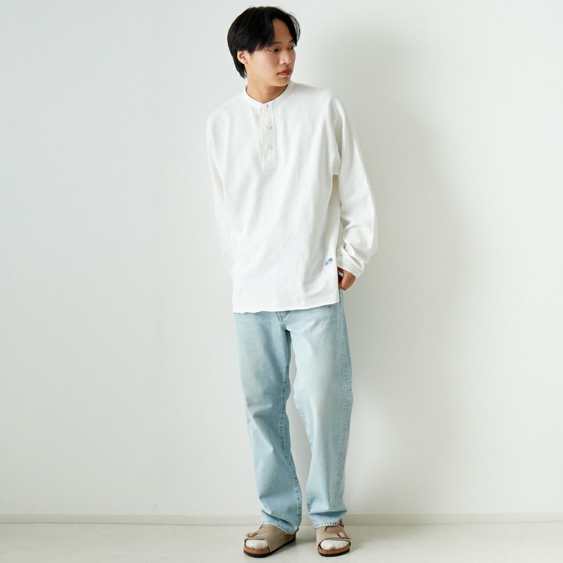 ARMY TWILL SANFORIZED [アーミーツイル サンフォライズド] モスステッチ スリーピングシャツ [AM-2413001] WHITE &&モデル身長：179cm 着用サイズ：L&&