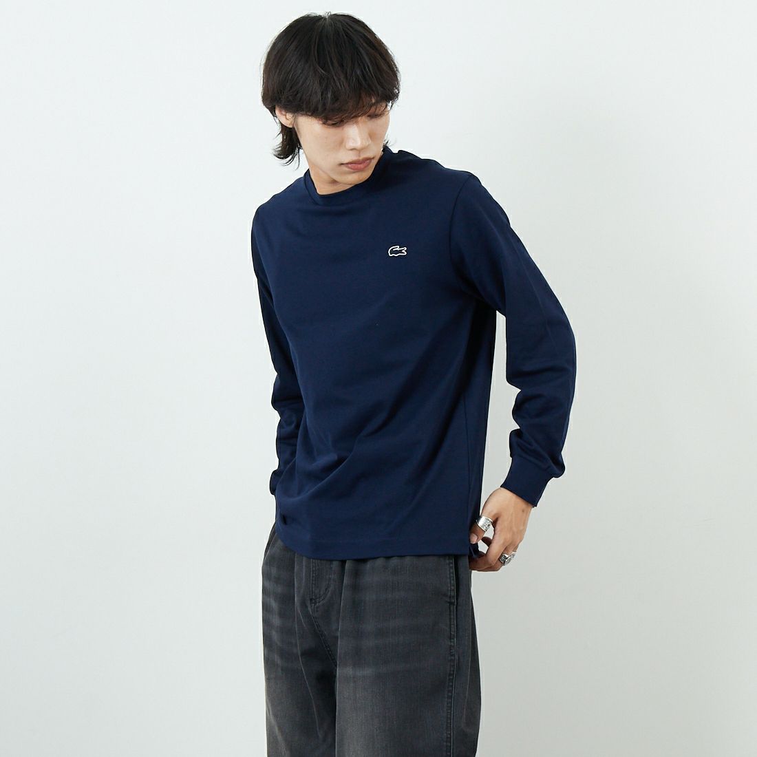 LACOSTE [ラコステ] ベーシックロングスリーブTシャツ [TH5583] 166 NAVY &&モデル身長：179cm 着用サイズ：4&&