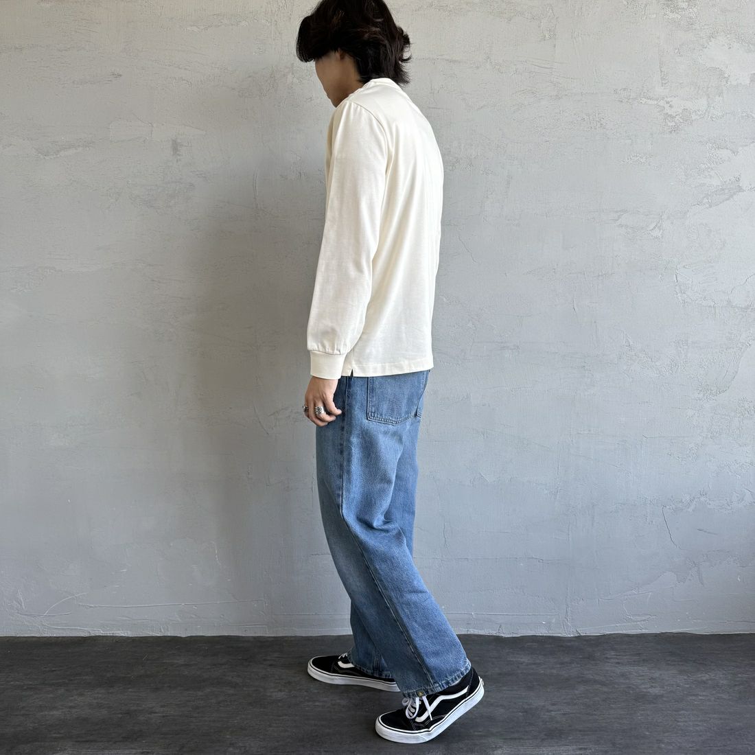 LACOSTE [ラコステ] ベーシックロングスリーブTシャツ [TH5583] XFJ ECRU &&モデル身長：179cm 着用サイズ：4&&