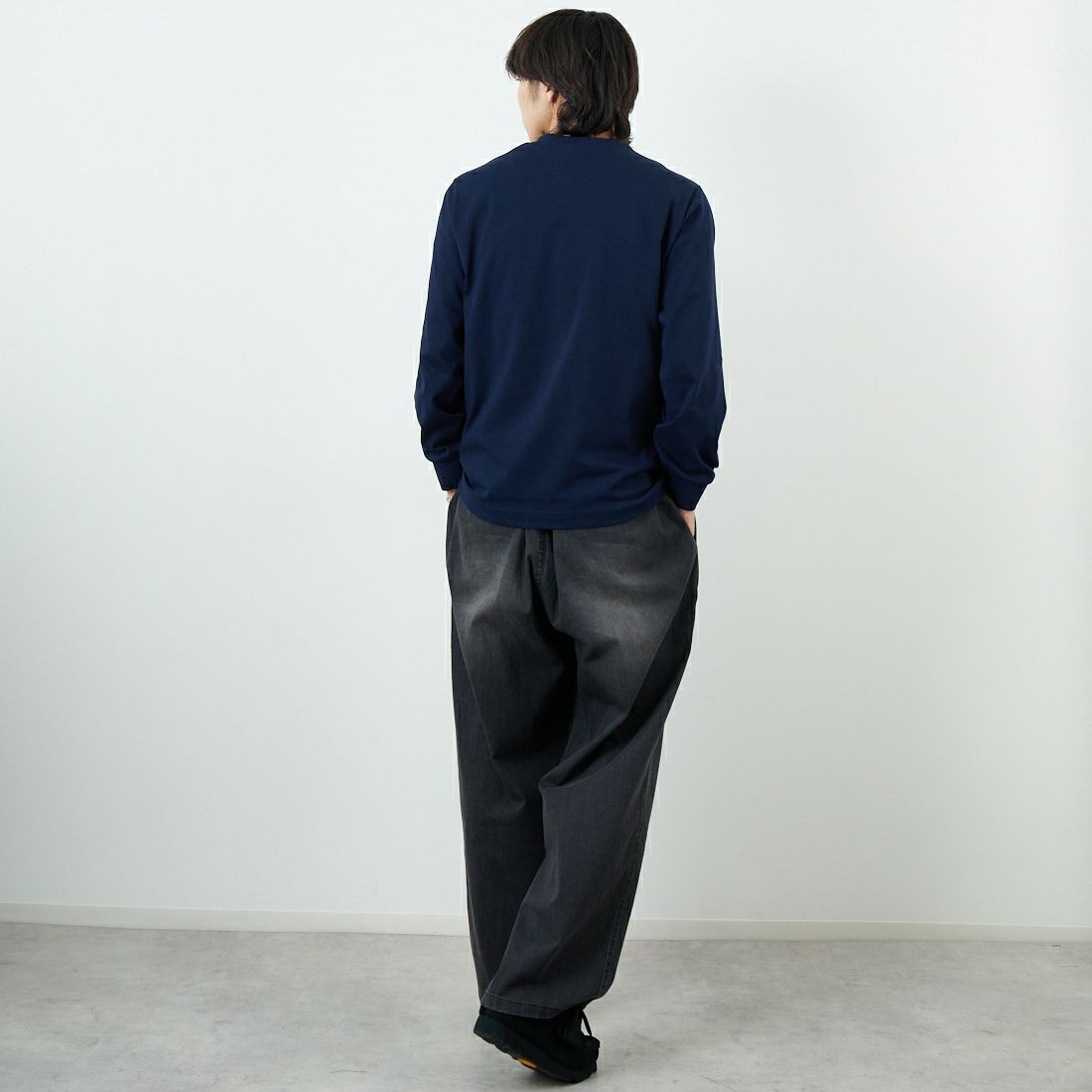 LACOSTE [ラコステ] ベーシックロングスリーブTシャツ [TH5583] 166 NAVY &&モデル身長：179cm 着用サイズ：4&&