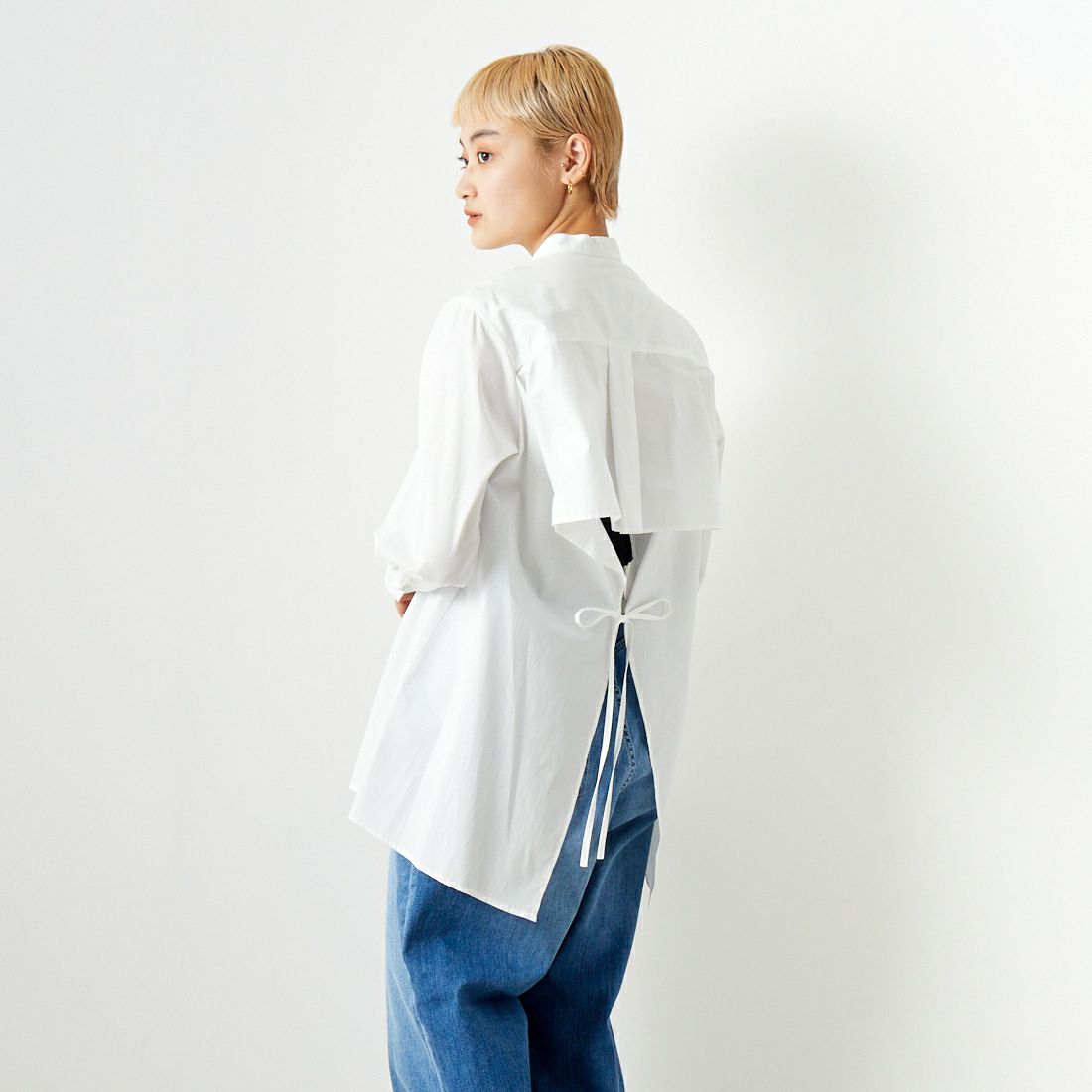 MICA&DEAL [マイカアンドディール] バックドレープリボンブラウス [0124101028] WHITE &&モデル身長：160cm 着用サイズ：F&&