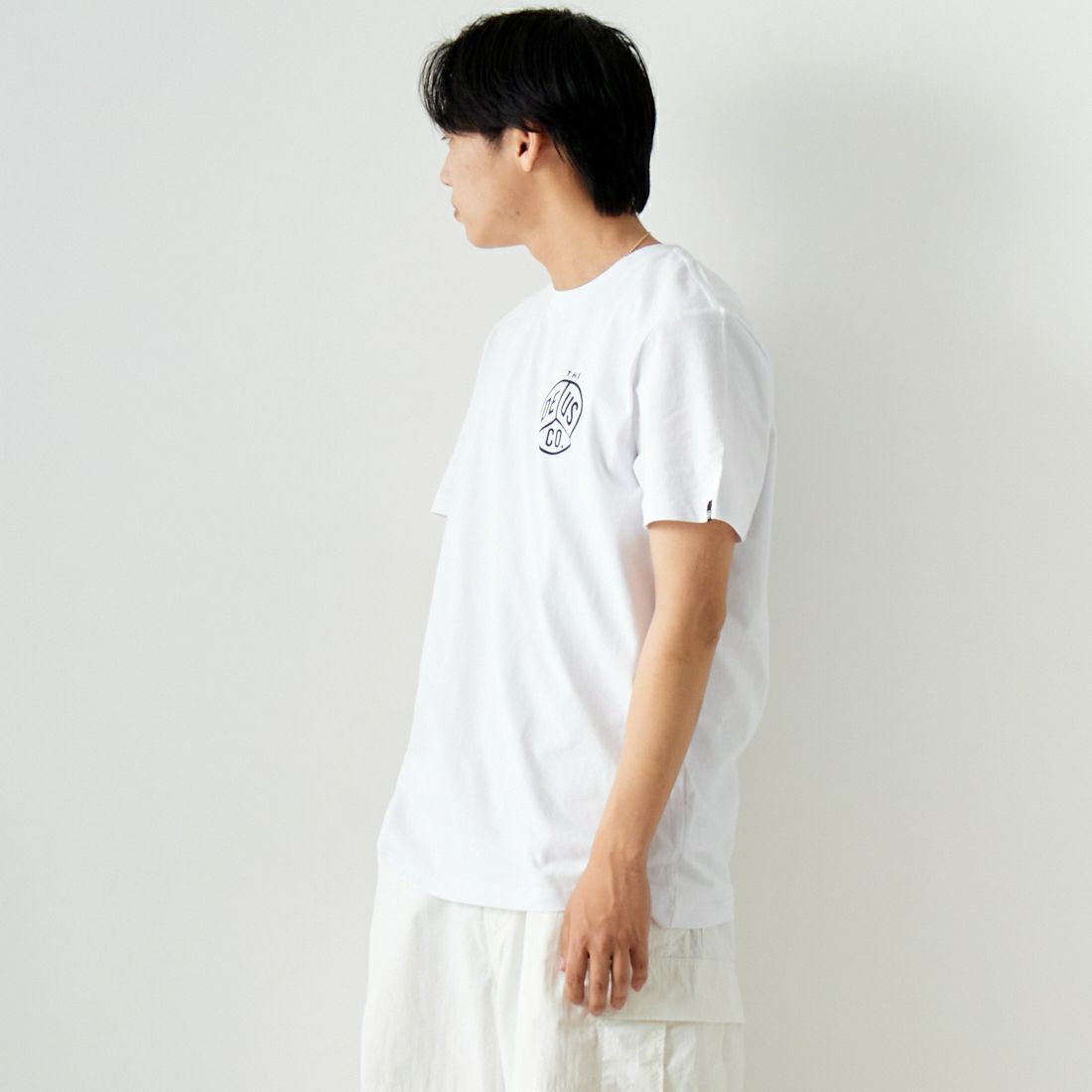 DEUS EX MACHINA [デウス エクス マキナ] PEACES Tシャツ [DMP241438D] WHITE &&モデル身長：179cm 着用サイズ：L&&