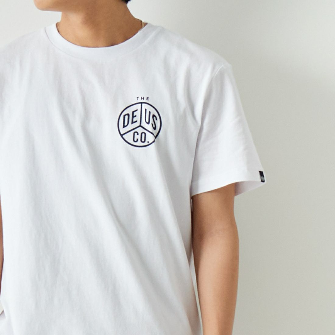 DEUS EX MACHINA [デウス エクス マキナ] PEACES Tシャツ [DMP241438D] WHITE