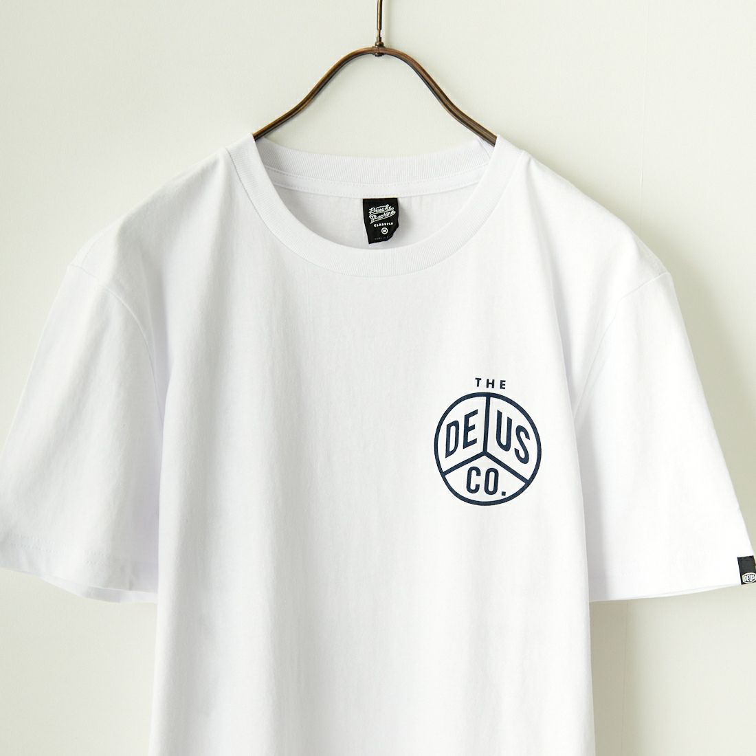 DEUS EX MACHINA [デウス エクス マキナ] PEACES Tシャツ [DMP241438D] WHITE