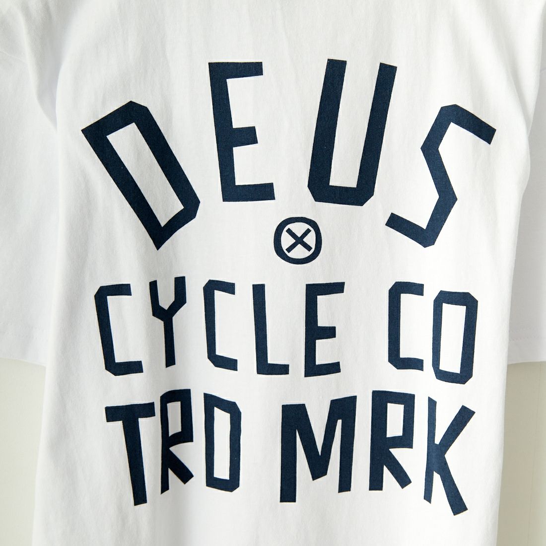 DEUS EX MACHINA [デウス エクス マキナ] PEACES Tシャツ [DMP241438D] WHITE