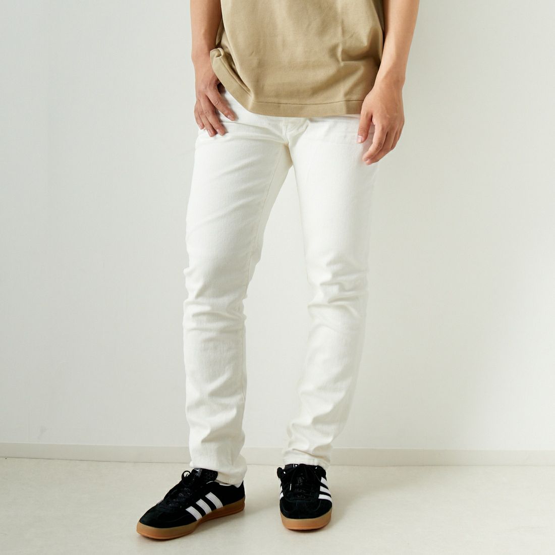 RED CARD TOKYO [レッドカード トーキョー] Rhythm スリムテーパードデニム [55786301WHT] WHITE &&モデル身長：179cm 着用サイズ：31&&