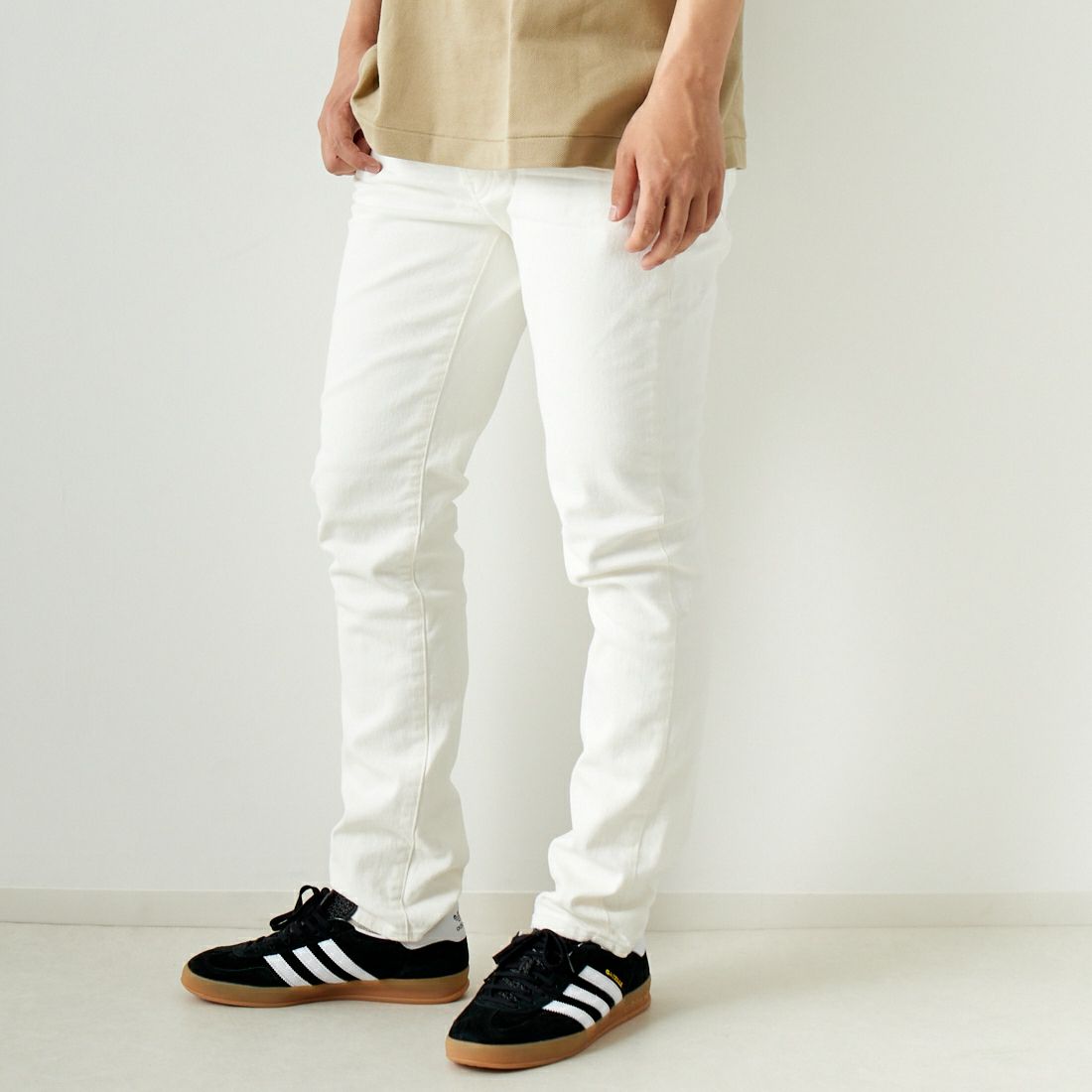 RED CARD TOKYO [レッドカード トーキョー] Rhythm スリムテーパードデニム [55786301WHT] WHITE &&モデル身長：179cm 着用サイズ：31&&
