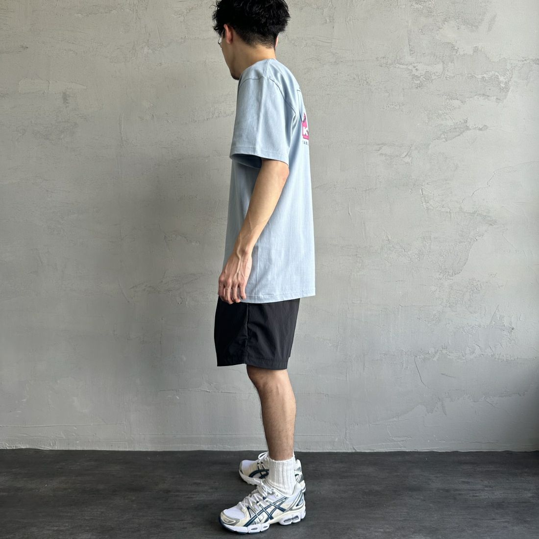 KELTY [ケルティ] 別注 バックプリントTシャツ [KE241W30IN01-JF] ｱｼｯﾄﾞﾌﾞﾙｰ &&モデル身長：168cm 着用サイズ：L&&