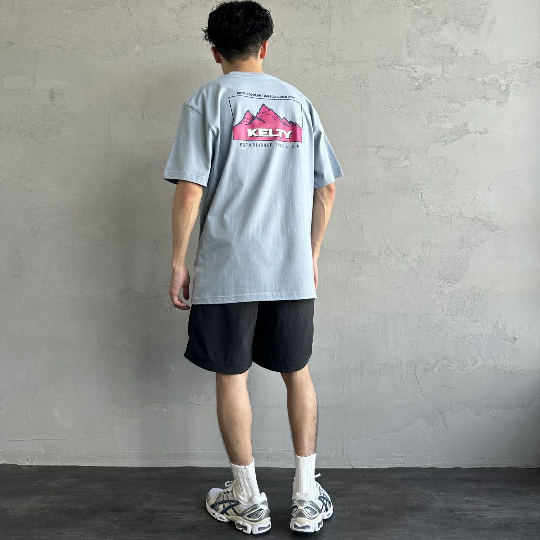 KELTY [ケルティ] 別注 バックプリントTシャツ [KE241W30IN01-JF] ｱｼｯﾄﾞﾌﾞﾙｰ &&モデル身長：168cm 着用サイズ：L&&