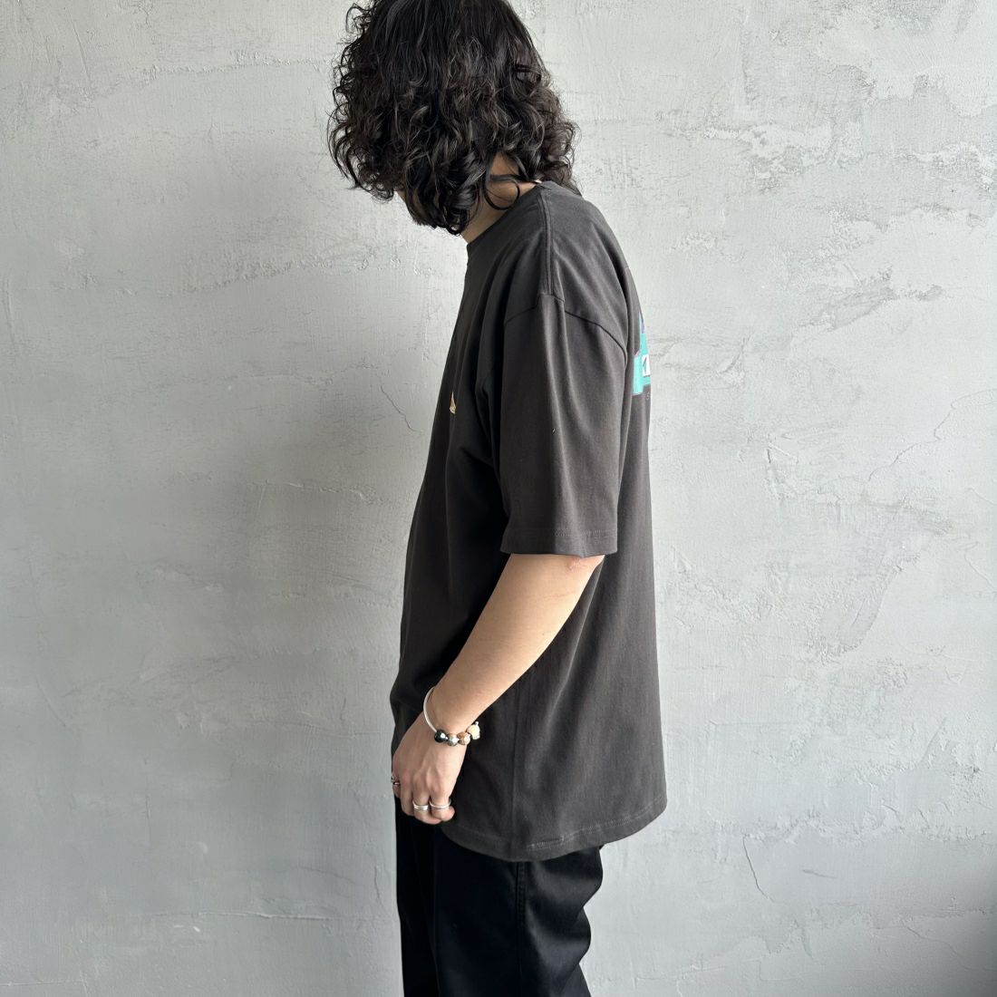 KELTY [ケルティ] 別注 バックプリントTシャツ [KE241W30IN01-JF] ｽﾐｸﾛ &&モデル身長：173cm 着用サイズ：L&&