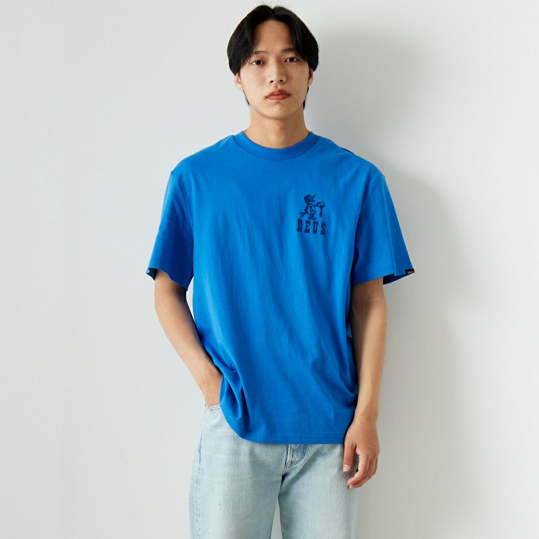 DEUS EX MACHINA [デウス エクス マキナ] OLD TOWN Tシャツ [DMP241250C] FRENCH BLU &&モデル身長：179cm 着用サイズ：L&&
