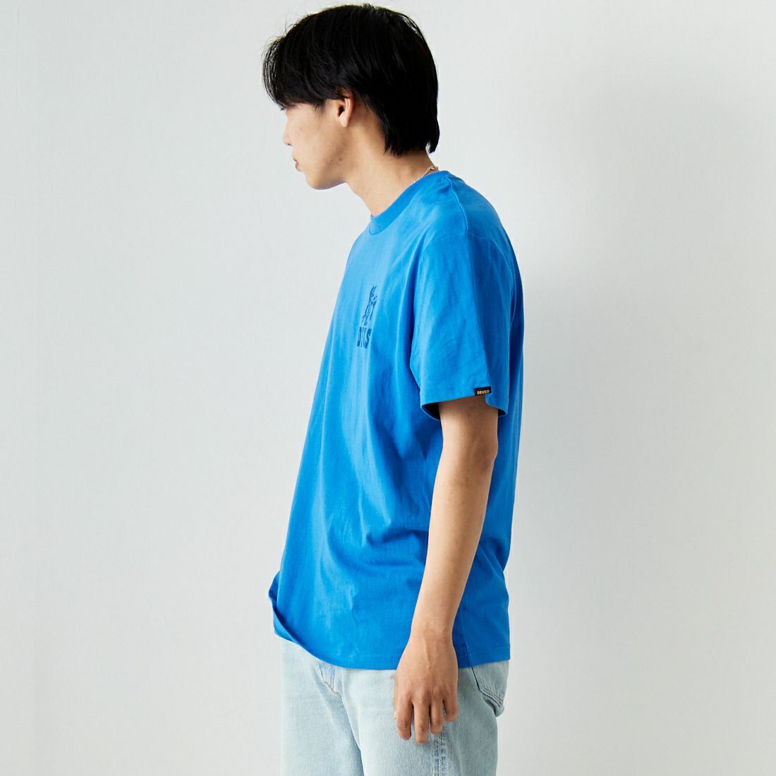 DEUS EX MACHINA [デウス エクス マキナ] OLD TOWN Tシャツ [DMP241250C] FRENCH BLU &&モデル身長：179cm 着用サイズ：L&&