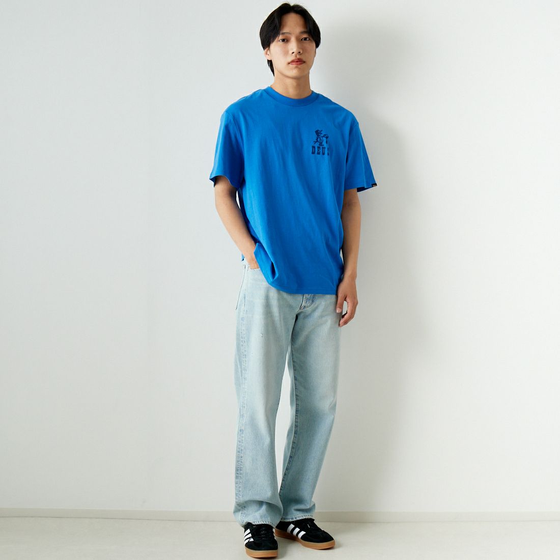 DEUS EX MACHINA [デウス エクス マキナ] OLD TOWN Tシャツ [DMP241250C] FRENCH BLU &&モデル身長：179cm 着用サイズ：L&&