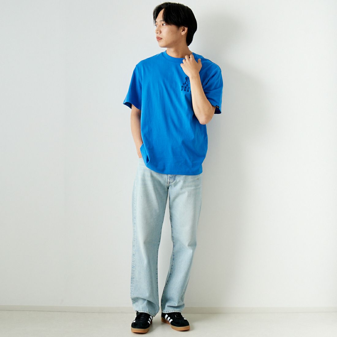 DEUS EX MACHINA [デウス エクス マキナ] OLD TOWN Tシャツ [DMP241250C] FRENCH BLU &&モデル身長：179cm 着用サイズ：L&&